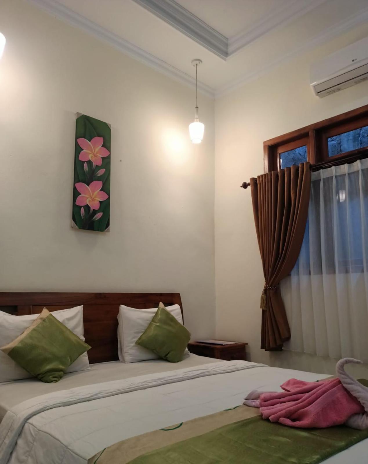 Green Palace Homestay Batununggul Eksteriør billede